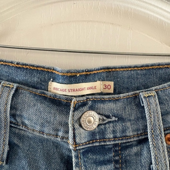 Levi’s Ribcage Jeans - Picture 2 of 4